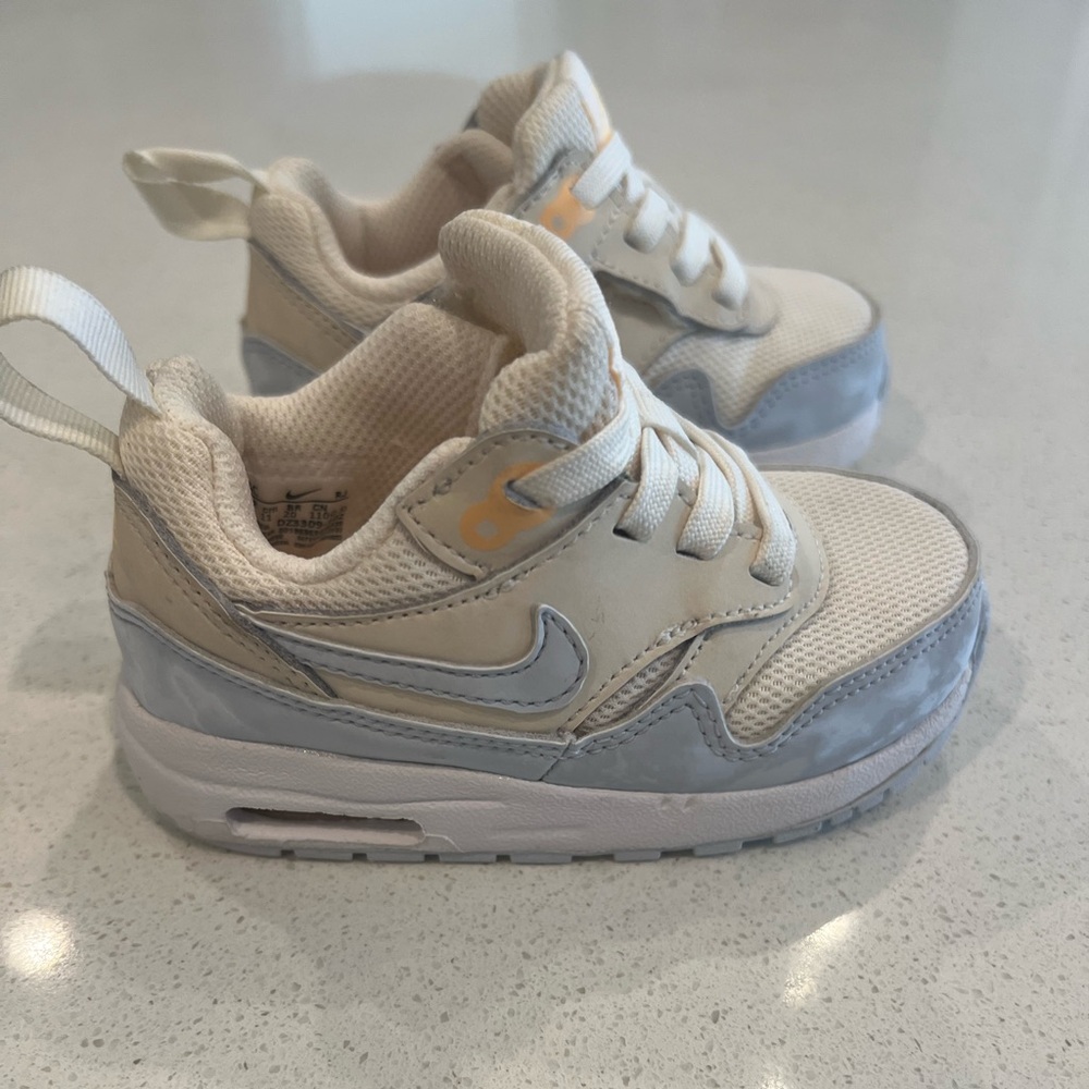 Toddler Nike Air Max 1 easyon size 5c shoes